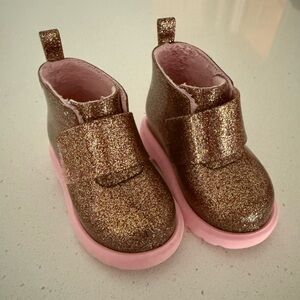 Mini Melissa Size 6 toddler Chelsea Boots